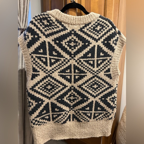 Banana Republic Oversized Sweater vest - Picture 3 of 4